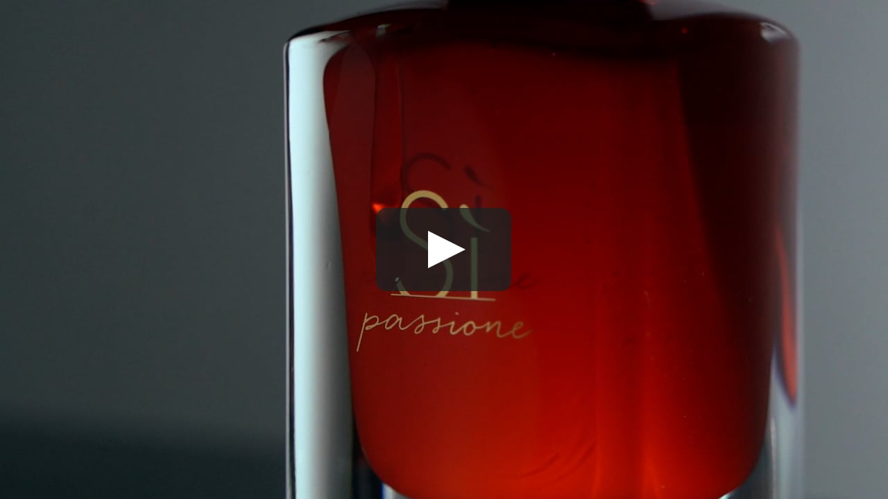 Giorgio Armani
Fashion video