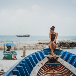 Ася и теплое море