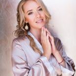 Стилист визажист на Крите