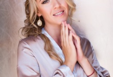 Стилист визажист на Крите