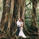 Церемония Оли и Дениса на живописном водопаде Нунг Нунг