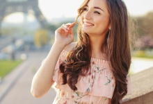 Солнечная девушка Катя в Париже