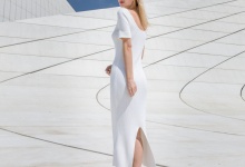 Галина на фоне Центра Г.Алиева
