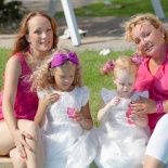 Семейная фотосессия трех поколений в тропиках