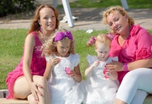 Семейная фотосессия трех поколений в тропиках